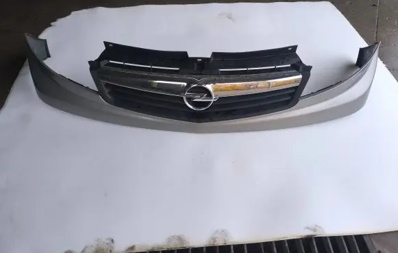 Opel Vivaro Front bumper upper radiator grill 623100249R 623110252R 23100248R