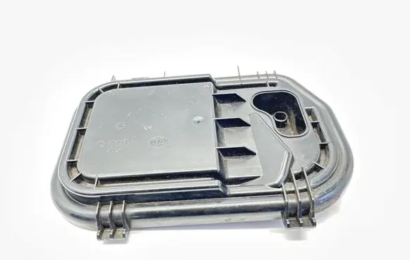 Audi A6 S6 C6 4F Headlight/headlamp dust cover 16016300