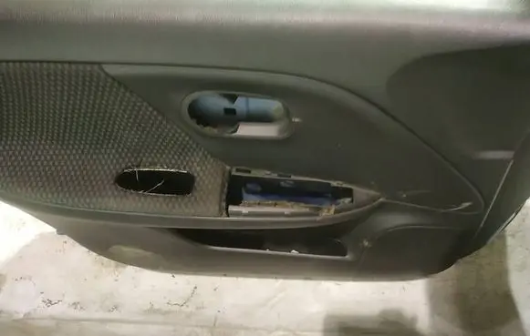 Nissan Note (E11) Front door card panel trim