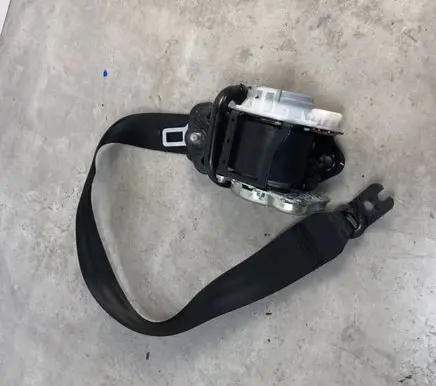 Skoda Octavia Mk3 (5E) Front seatbelt 5E0857701 104498049