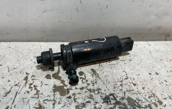Skoda Superb B5 (3U) Headlight washer pump 3B7955681