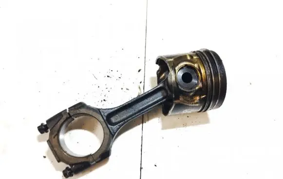 Hyundai Elantra Piston with connecting rod