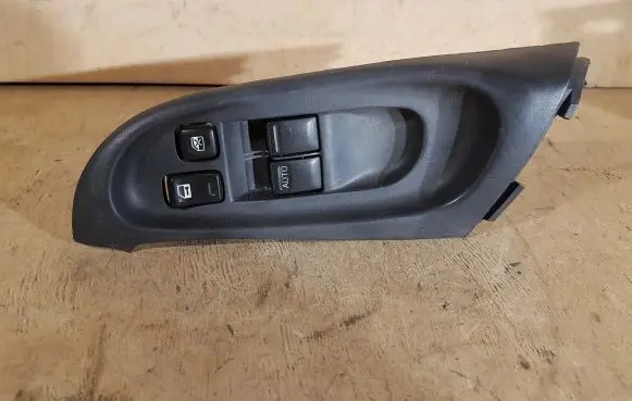 Nissan Almera N16 Electric window control switch