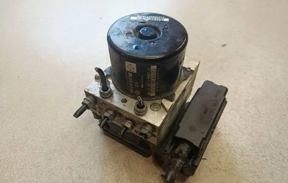 Volkswagen Golf VI ABS Pump 1K0614517CB 100220561