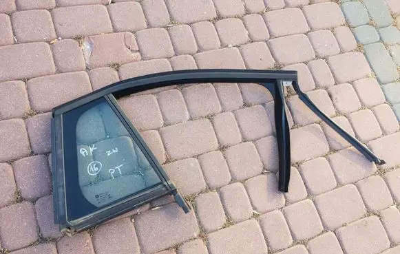 Opel Astra K Front triangle window/glass 