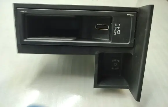 Volkswagen Touran II USB control unit 5N0035341H 5N0035342
