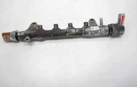 Volkswagen PASSAT B7 Fuel main line pipe 057130764AB 37199580 0281006075