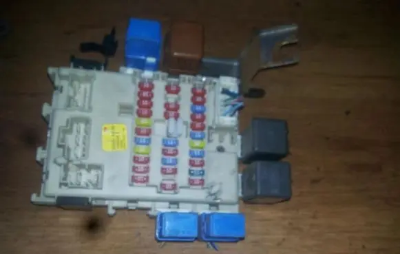 Nissan Primera Fuse box set 24350av700