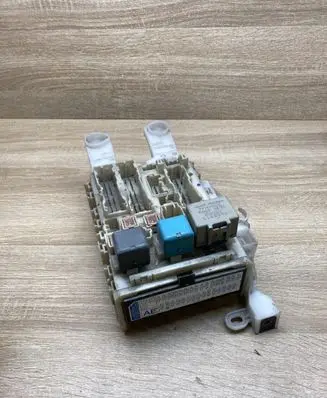 Toyota RAV 4 (XA30) Fuse module 8273042050