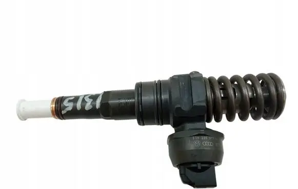 Skoda Fabia Mk2 (5J) Fuel injector 038130073AG
