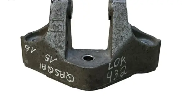 Nissan Qashqai Engine mounting bracket 038172