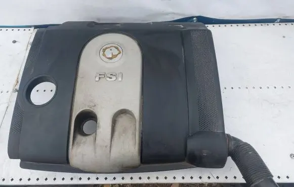 Volkswagen Touran I Engine cover (trim) 03G129607K 4600385914