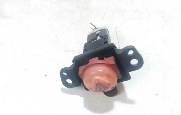 Nissan Almera Tino Hazard light switch