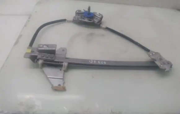 Rear door manual window regulator