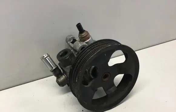 Toyota Avensis T250 Power steering pump