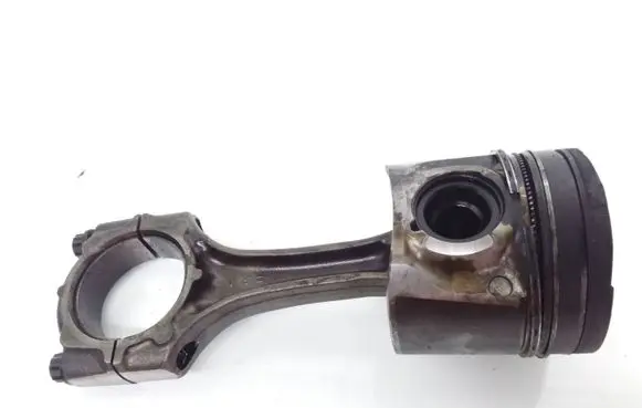 Toyota Corolla E120 E130 Piston with connecting rod