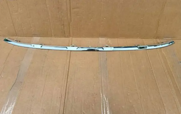 Front bumper splitter molding