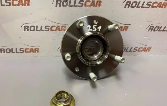 Mazda 626 Rear wheel hub spindle/knuckle 713615550