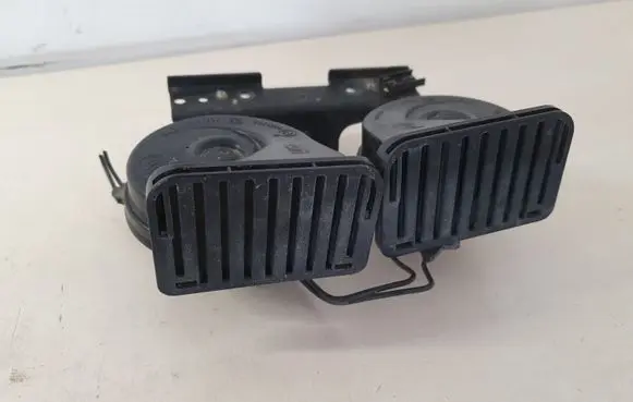 Land Rover Discovery 3 - LR3 Horn signal 9H2213A803AA