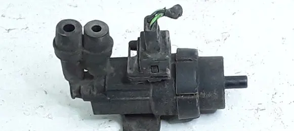 Ford Focus Turbo solenoid valve 98AB9E882 8J951889