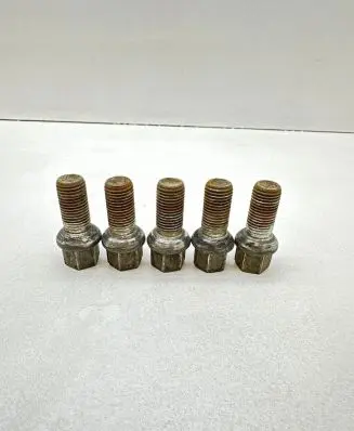 Volkswagen PASSAT B7 Nuts/bolts 
