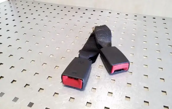 BMW 3 E46 Middle seatbelt buckle (rear) 33009646 33009647 7000405