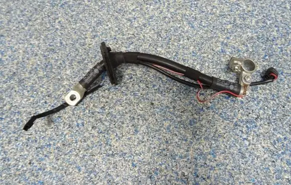 Volkswagen Touareg II Negative earth cable (battery) 7P0971225B