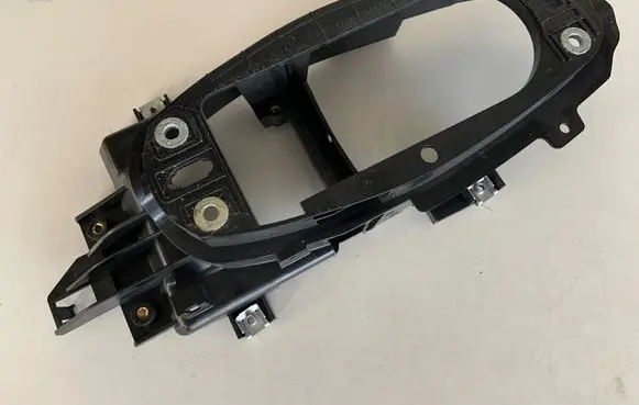 Audi A4 S4 B9 Gear shift cable bracket 8W1863531A