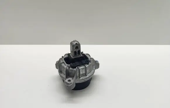 BMW 5 F10 F11 Engine mount bracket 