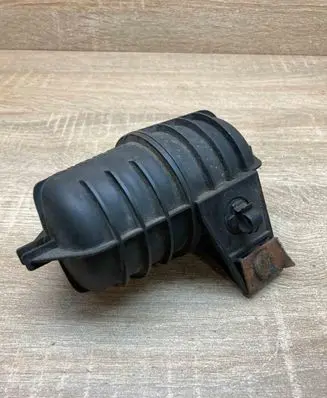 BMW 5 E39 Vacuum air tank 2247620