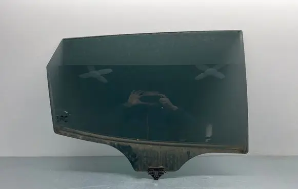 Hyundai Santa Fe Rear door window glass 43R000399