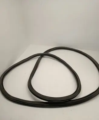 Porsche Macan (95B) Rubber seal front door (on door) 95B831721