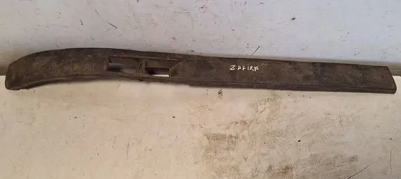 Front bumper lip