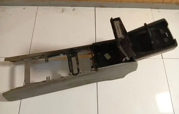 Volkswagen Touareg I Armrest 7L6863843B
