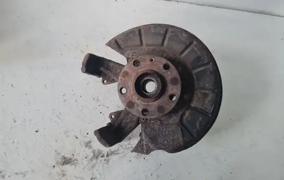 Volkswagen Golf V Front wheel hub