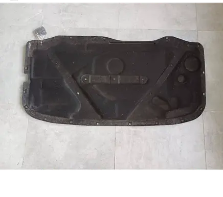Engine bonnet/hood sound/heat insulation