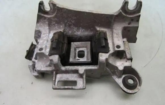 Renault Megane III Gearbox mounting bracket D50E52