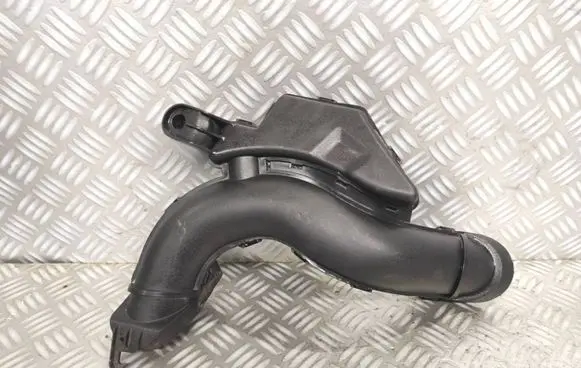 Nissan Juke I F15 Air intake duct part 70390750