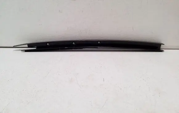 Nissan Qashqai J12 Rear door windshield rail 