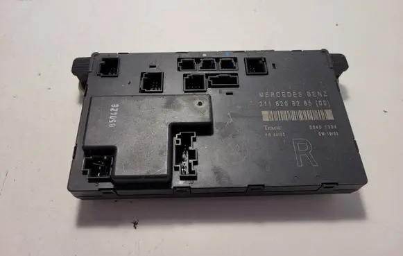 Mercedes-Benz E W211 Door control unit/module 2118208285 00401304