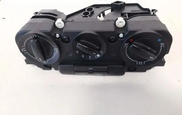 Volkswagen Golf V Climate control unit