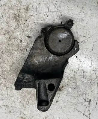 Audi A8 S8 D3 4E Engine mounting bracket 4e0199370