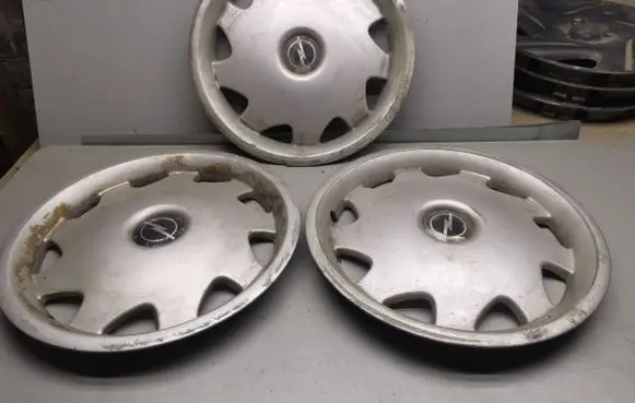 Opel Omega B1 R15 wheel hub/cap/trim 90445778 90445779