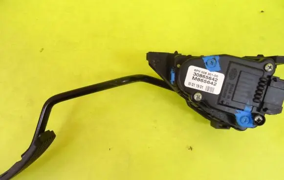 Mitsubishi Space Star Accelerator throttle pedal 30865642