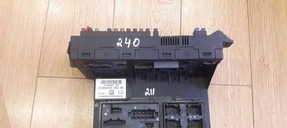 Mercedes-Benz E W211 SAM control unit 2115454301