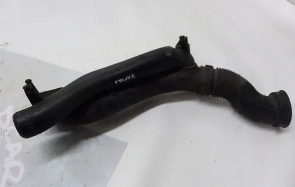 Opel Zafira B Air intake duct part 55562481