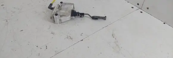 Volkswagen PASSAT B4 Central locking vacuum pump 357862153H