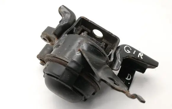 Toyota Yaris Engine mount bracket