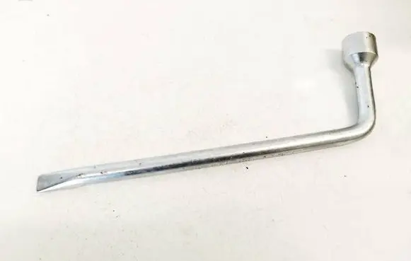 Toyota Avensis T270 Wheel nut wrench