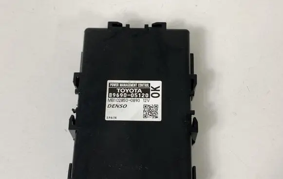 Toyota Avensis T270 Engine control unit/module ECU 8969005120